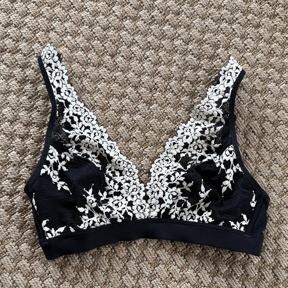 Wacoal Black Bra with White Lace Overlay
